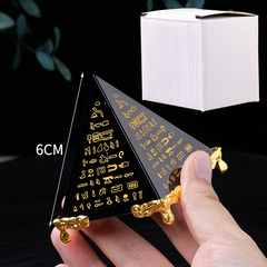 Pyramide aus Obsidiankristall der alten ägyptischen Schrift