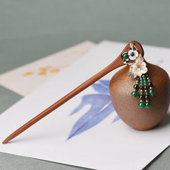 Haarnadel aus rotem Sandelholz und grünem Achat: Feng Shui Glücksbringer-Haarschmuck mit Ginkgoblatt-Anhänger