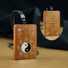 Yin-Yang-Amulett: Taoistischer Talisman-Anhänger aus Ebenholz und Silber mit Einlagen