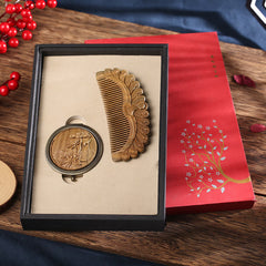 Peigne apaisant gravé en bois de santal vert naturel, bois de rose, fleur de lotus, papillon paon