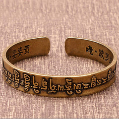 Bracelet de guérison tibétain en cuivre et laiton avec mantra Mahāpratisarā sanskrit