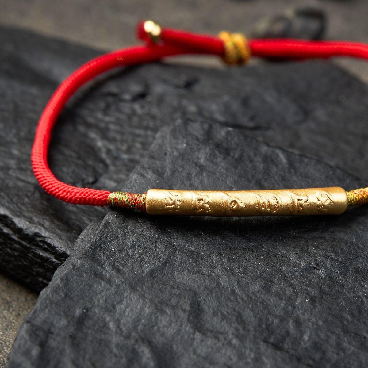 Tibetan Red String Bracelet With Om Mani Padme Hum
